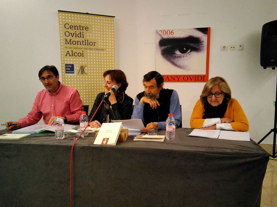 Presentació del poemari "Encara que la nit es faça forta", de la professora Gràcia Jiménez.