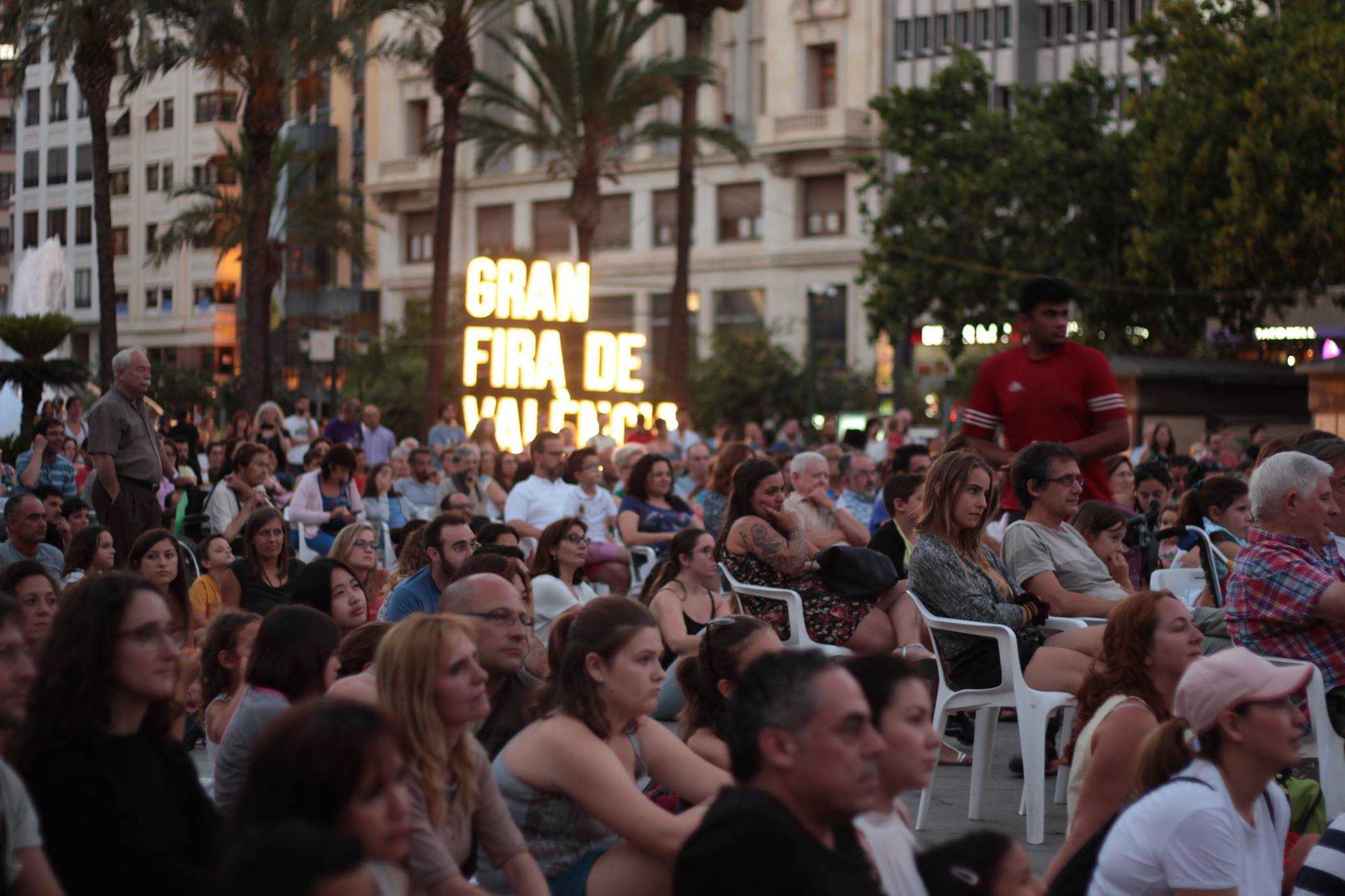 La Gran Fira de Juliol és el principal festival cultural estiuencde València des del 1871