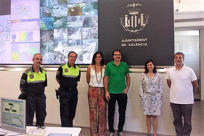 Sandra Gómez i Giuseppe Grezzi a l'Ajuntament de València.