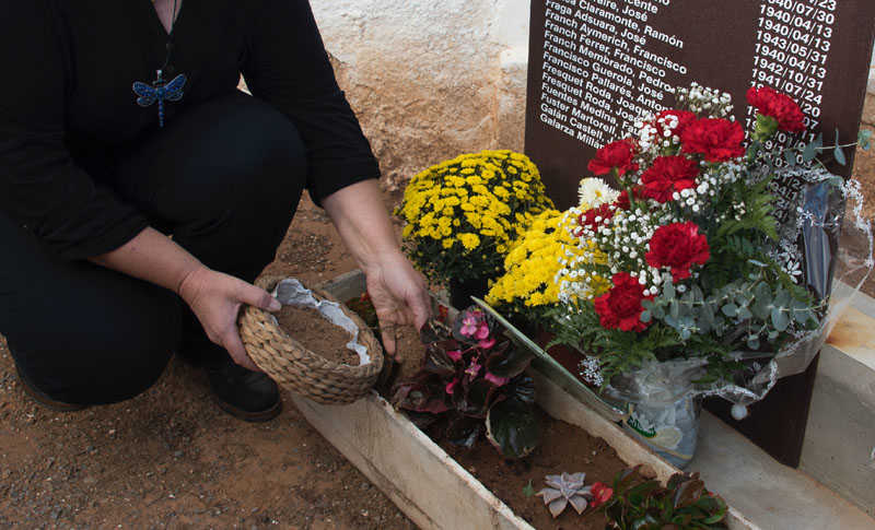 Entre altres actuacions, la subvenció aniria destinada a la recerca, localització i exhumació de persones desaparegudes violentament durant la Guerra Civil o durant la repressió política i social posterior.