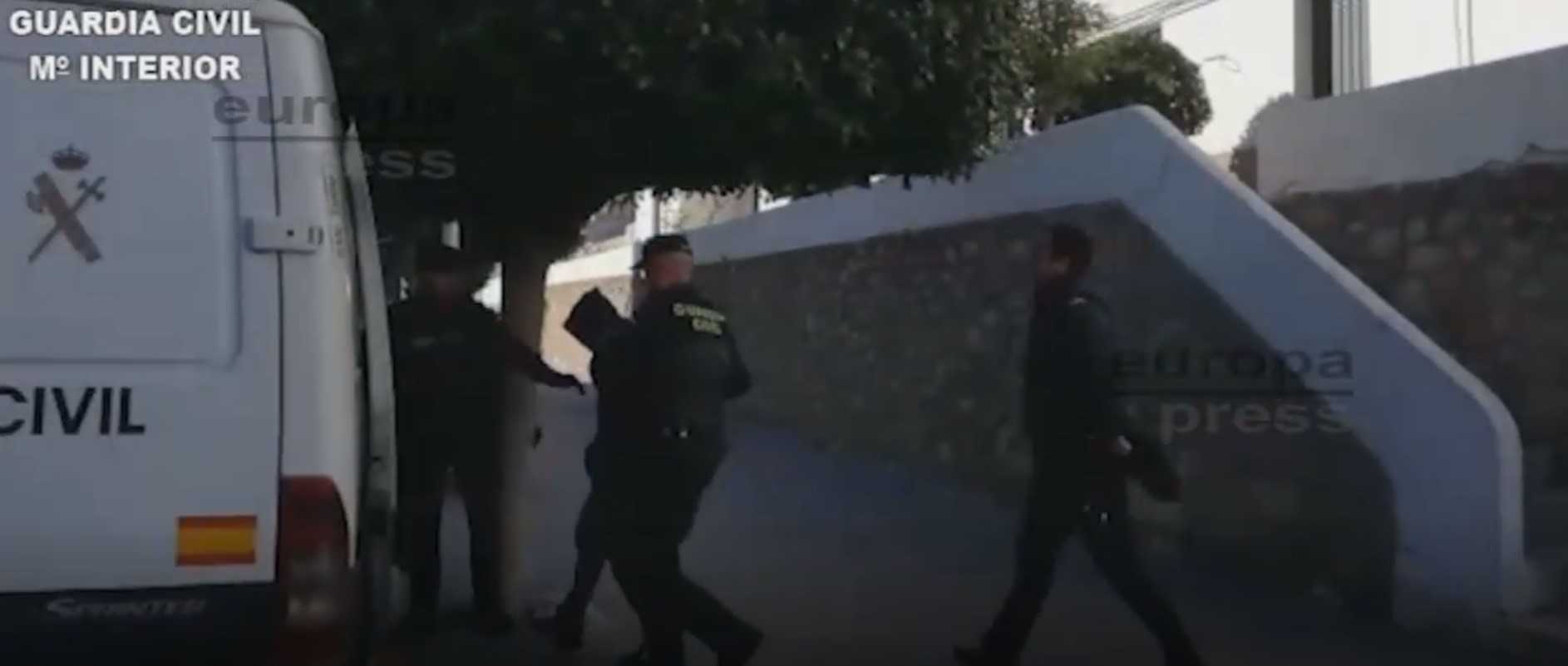 L'exnovia d'un dels altres detinguts també ha denunciat l'home de 22 anys per una agressió sexual.