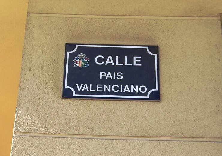 Placa de la "Calle País Valenciano" d'Oriola