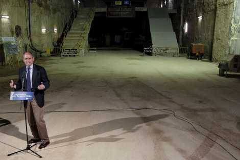 Camps va 'inaugurar' el buit on s'anava a construir una de les estacions de la T2.