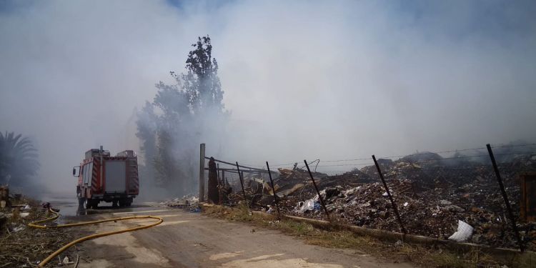 En la zona afectada han participat al llarg d'aquesta setmana desenes d'efectius dels parcs valencians de bombers de Silla, Cullera, Torrent i Ontinyent.