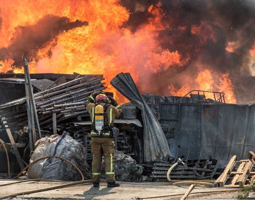 Huit mitjans terrestres i un aeri han participat en les tasques d'extinció d'aquest foc