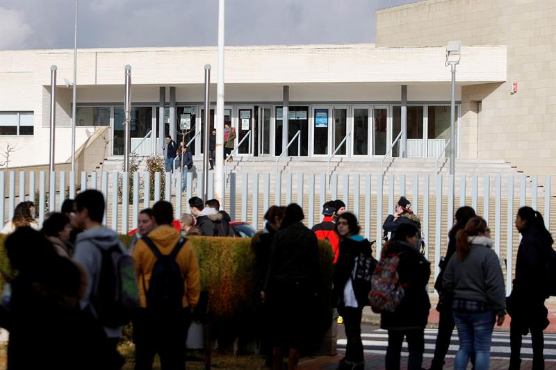 Marzà ha indicat que la Inspecció Educativa està revisant aquest cas amb la finalitat que "es canvien els llibres si no responen a la situació real del segle XXI".