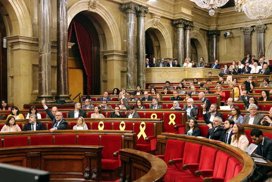 A partir d'aquesta reforma de la llei de Presidència el Govern i la resta d'òrgans col·legiats es podran constituir, convocar, celebrar les seues sessions, adoptar acords i remetre actes tant de manera "presencial com a distància".