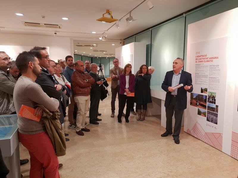 'Passat, present i futur de la recerca en l'IVIA' és una exposició itinerant de caràcter gràfic amb els equips i materials que van servir i serveixen als científics per a desenvolupar nous coneixements per a l'agricultura.