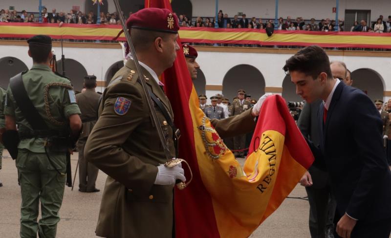 En l'acte, s'ha dut a terme un homenatge a les persones que "van donar la seua vida per Espanya".