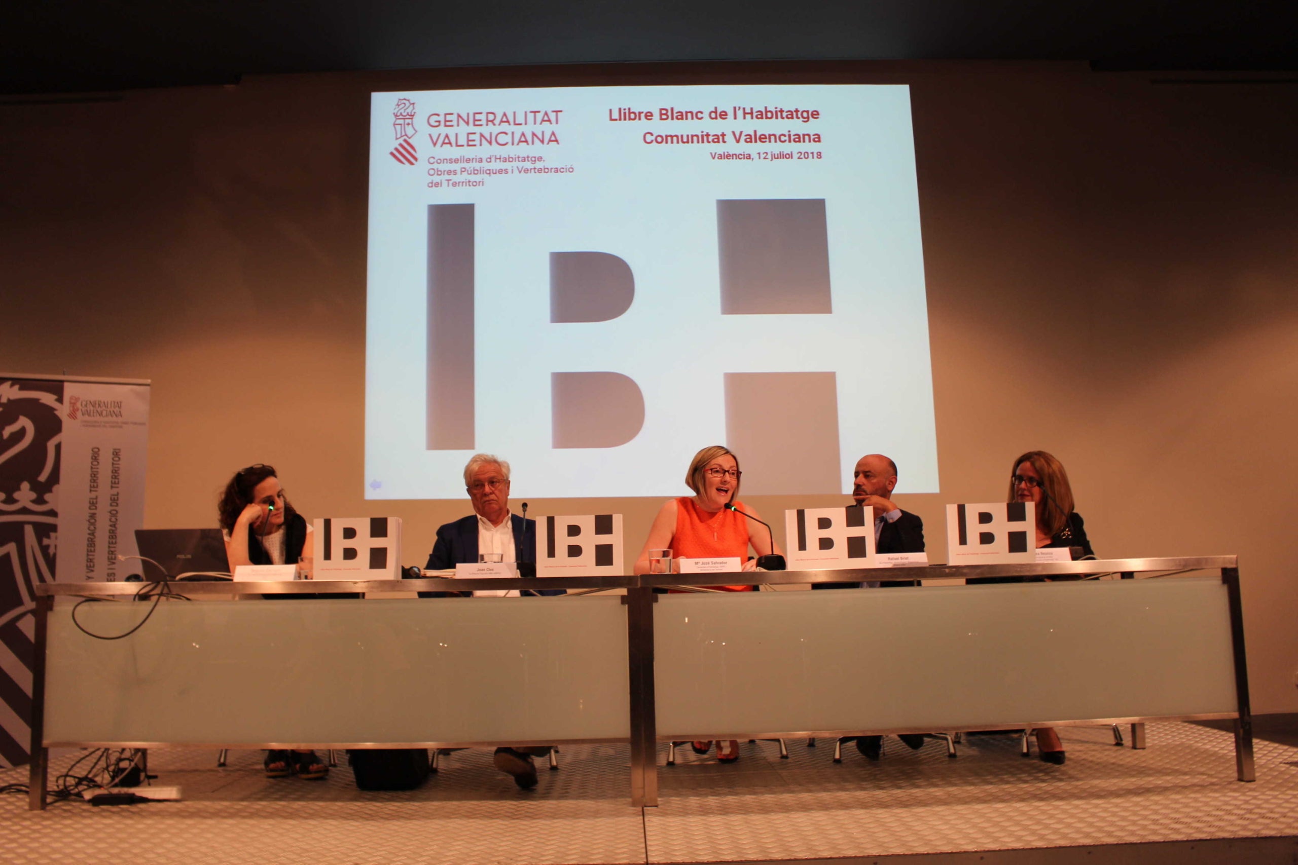 En la presentació també han participat l'exdirector executiu del Programa de Nacions Unides per als Assentaments Humans, Joan Clos, la directora d'IVE, Begoña Serrano, i la directora general d'EVha, Helena Beunza.