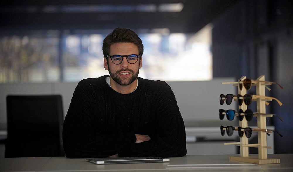 El material amb el que es fabriquen les ulleres es comercialitza mitjançant tractats de comerç just.