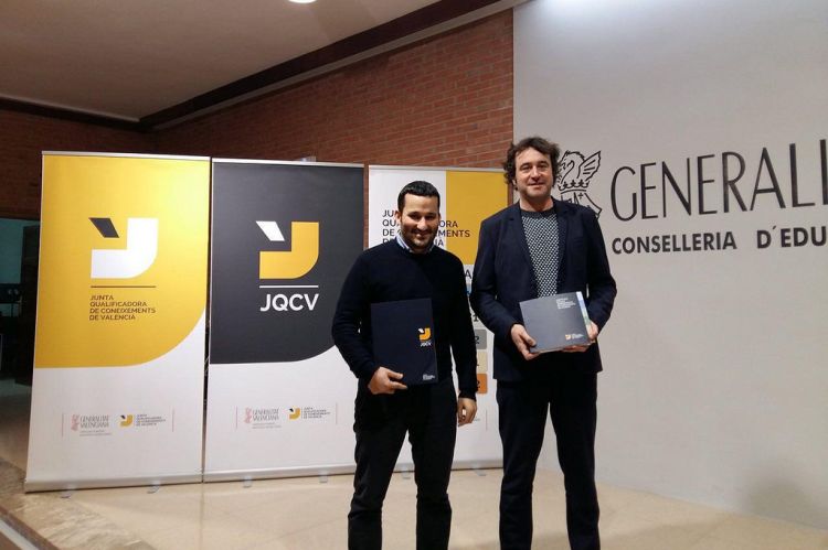 El conseller d'Educació, Vicent Marzà i el director general de Política Lingüística, Ruben Trenzano en la presentació del nou model de la JQCV