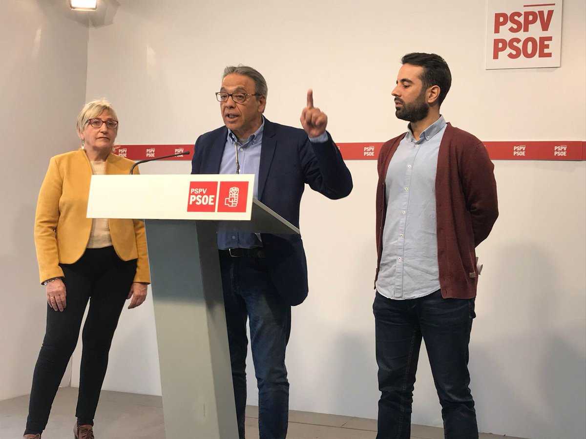 EL vicesecretari general del PSPV, Manolo Mata, ha recordat que "no hi ha cap imputació" derivada de la causa pel finançament del seu partit.