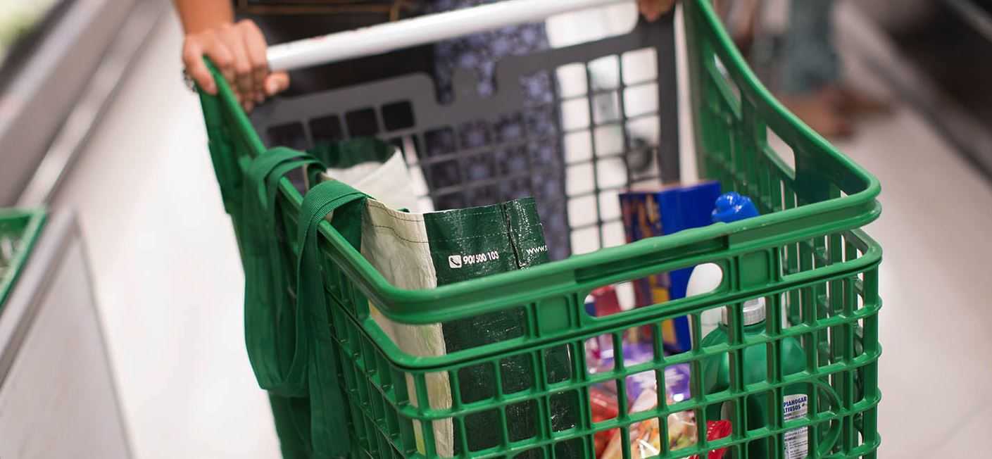 Mercadona col·labora amb més de 140 menjadors socials i 60 bancs d'aliments i altres entitats benèfiques de tot l'estat espanyol.