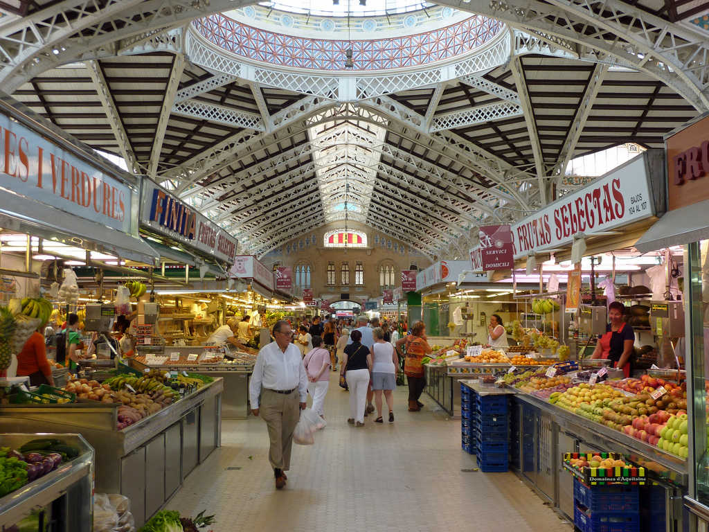 Els nutricionistes advoquen per "prioritzar el mercat en lloc del supermercat" a l'hora d'omplir la cistella.