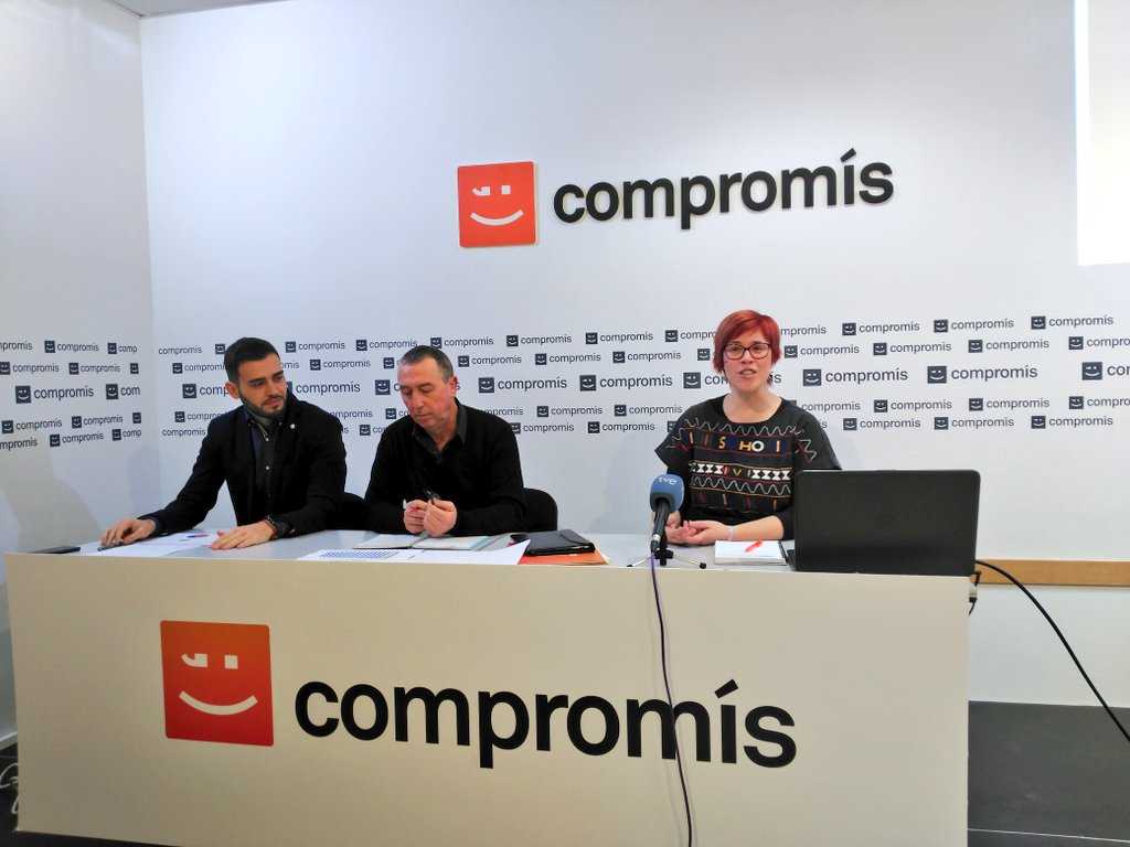 Àgueda Micó ha comparegut amb els portaveus parlamentaris, Fran Ferri i  Joan Baldoví, per a explicar la postura de Compromís al voltant dels comptes de l'Estat.