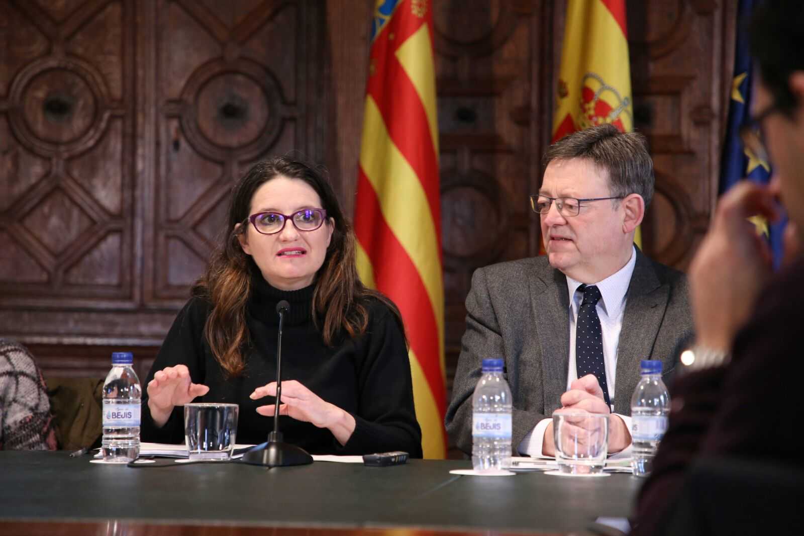 Mónica Oltra i Ximo Puig presenten el Baròmetre d'opinió de la Generalitat, un diagnòstic del que pensen els ciutadans sobre la situació del país i la gestió del govern.