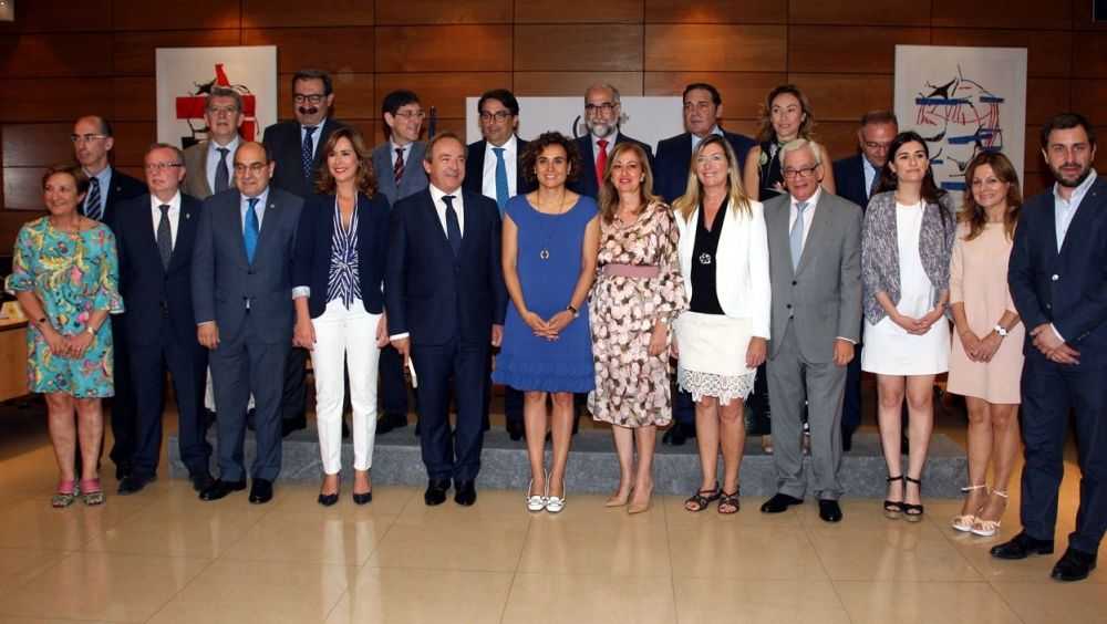 La ministra de Sanitat, Dolors Montserrat, es reuneix amb els consellers de totes les autonomies.