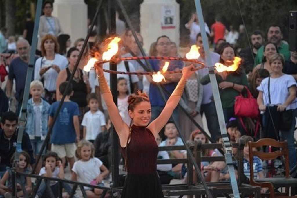 La VI edició del festival Mostra Viva del Mediterrani ha reunit aquest octubre més de 200 artistes de 10 països sota el lema 'Un Mar de Cultures'.