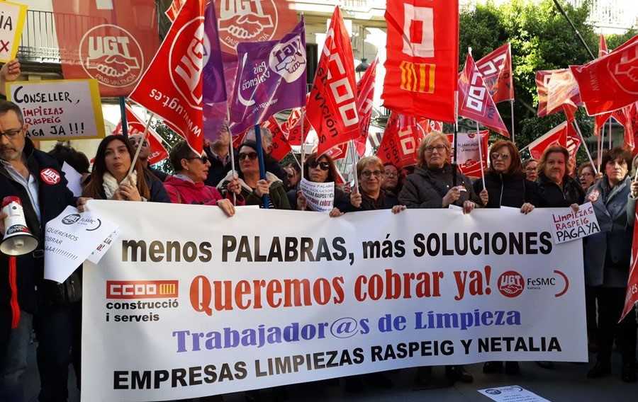 Els treballadors han reivindicat "menys paraules, i més solucions" a l'administració perquè "és qui contracta a aquestes empreses sense solvència econòmica".