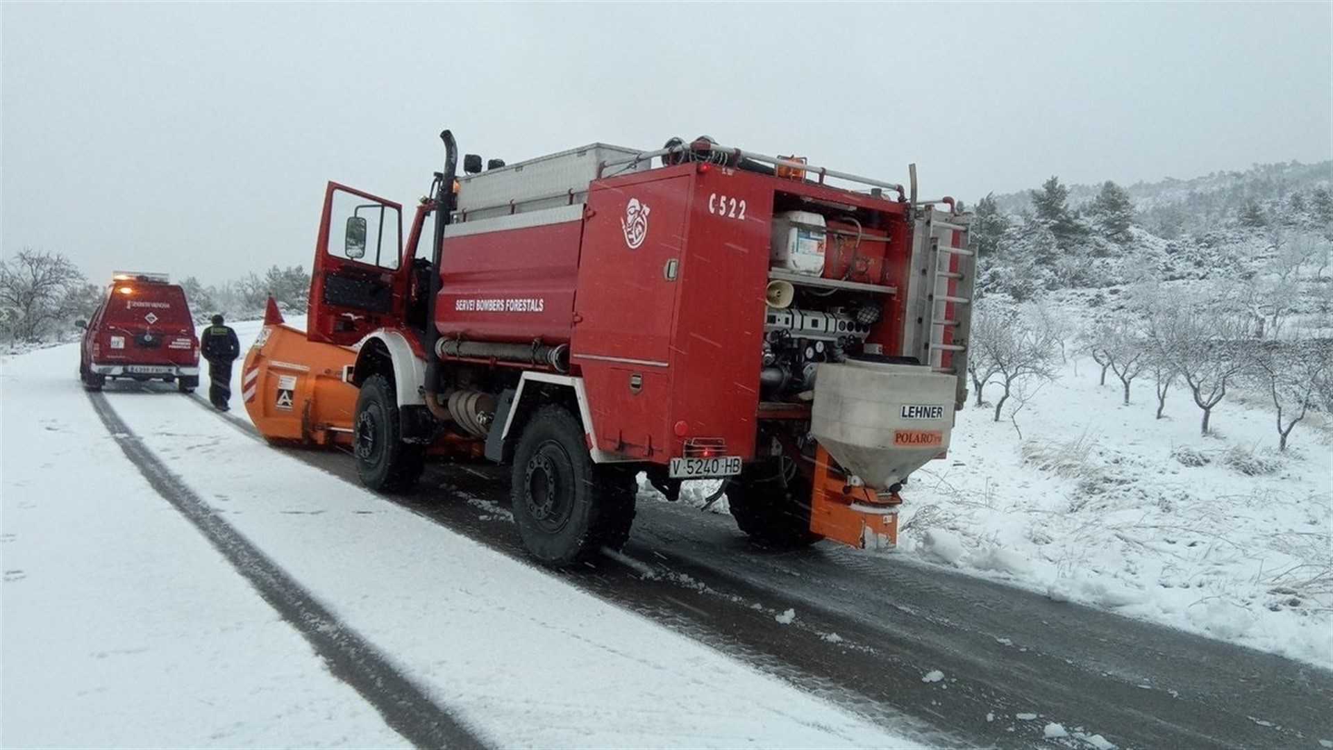 Hi ha 14 màquines llevaneus del Consorci Provincial de Bombers estan actuant en les carreteres de la demarcació de Castelló