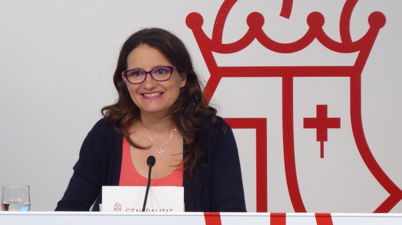 La vicepresidenta de la Generalitat, Mónica Oltra, durant la roda de premsa d'aquest dimarts després del ple extraordinari del Consell.