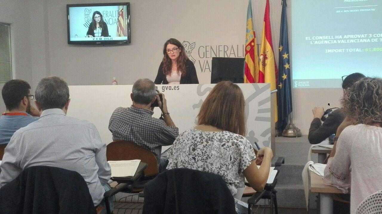 Mónica Oltra compareix a la roda de premsa posterior al ple del Consell.