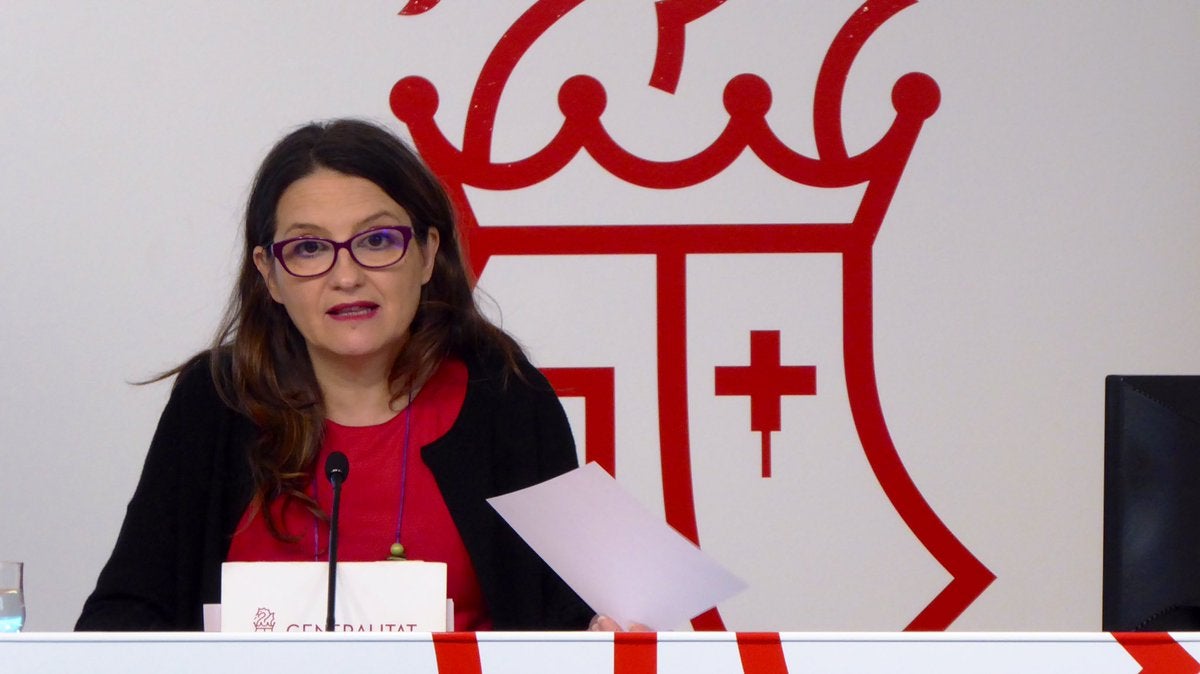 La vicepresidenta de la Generalitat, Mónica Oltra, durant la roda de premsa d'aquest divendres.