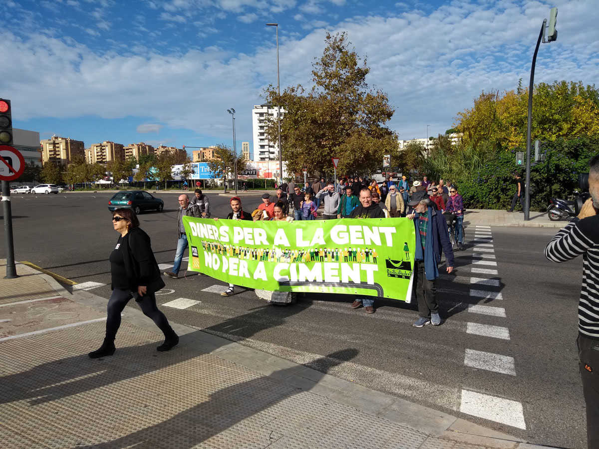 El col·lectiu en defensa de l'Horta de València reclama "el rebuig a l'ampliació de la V-21 i a qualsevol projecte d'accés nord al Port de València".