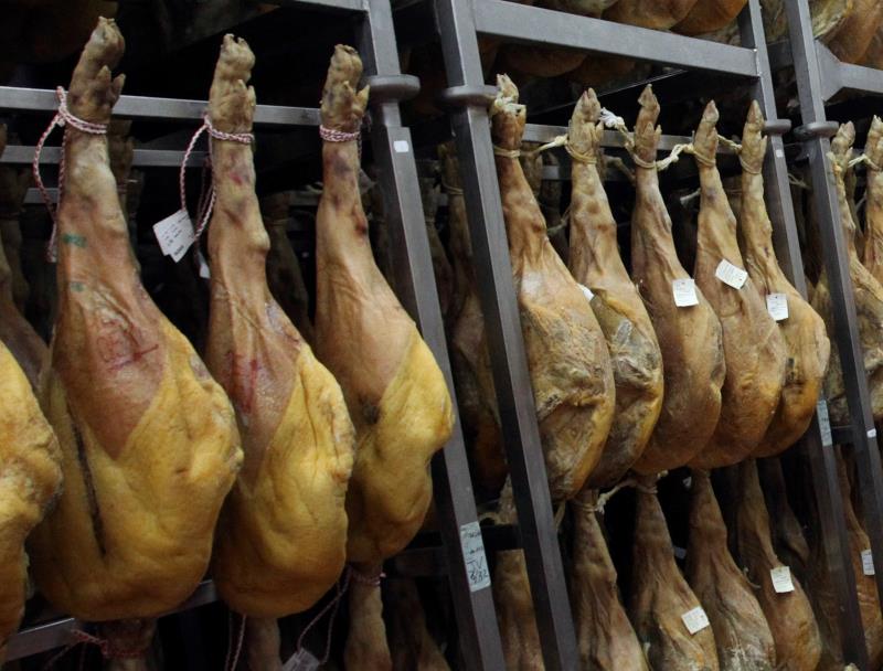 Després de les actuacions motivades pel descobriment d'una empresa clandestina a Alzira, que va obligar a immobilitzar 100 tones de producte carni aquest dilluns, s'han realitzat noves inspeccions.