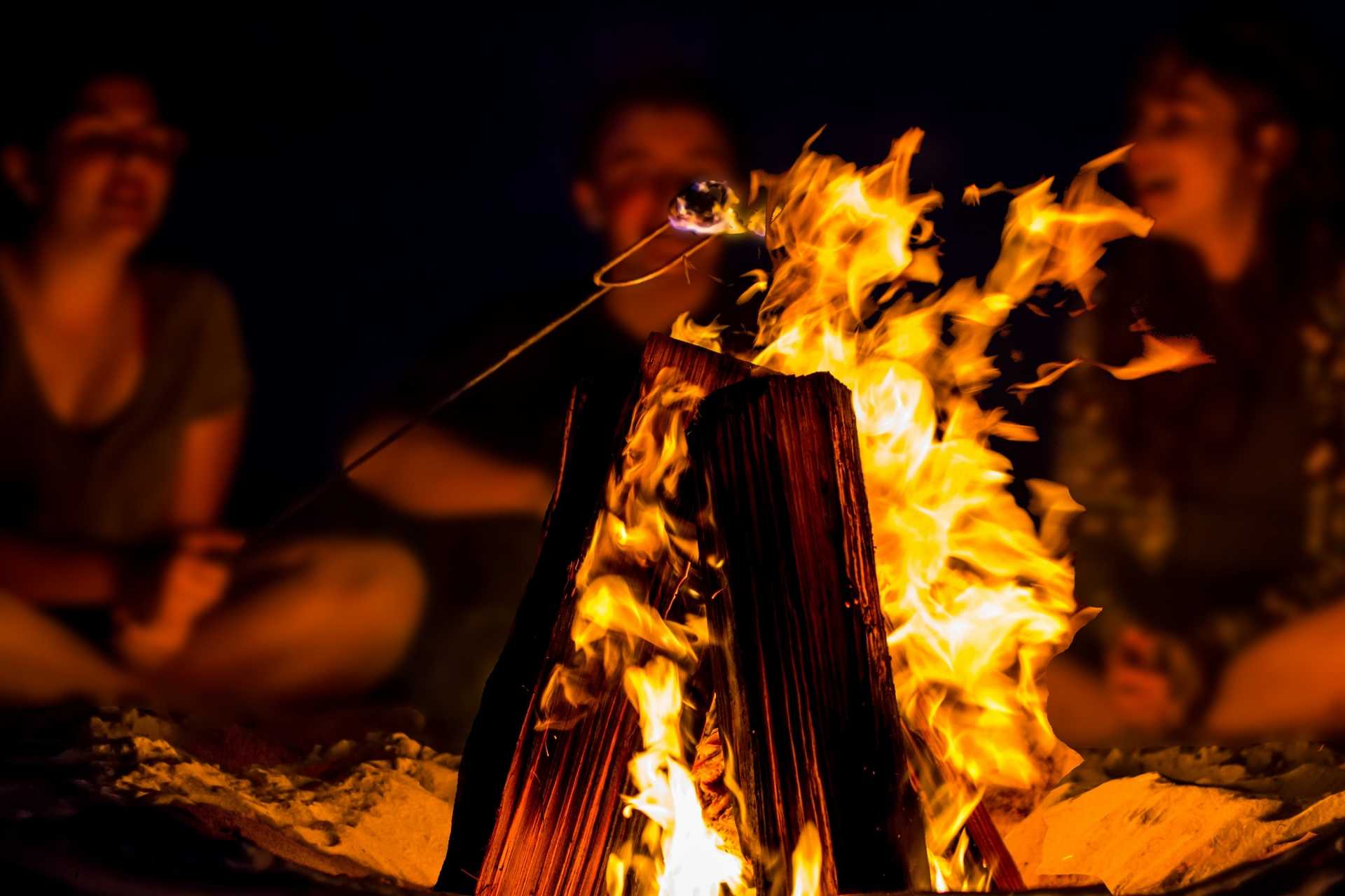 'Al caliu de les paraules' és un esdeveniment per a gaudir de la festiva i variada narrativa valenciana de tradició oral al voltant d'una foguera.