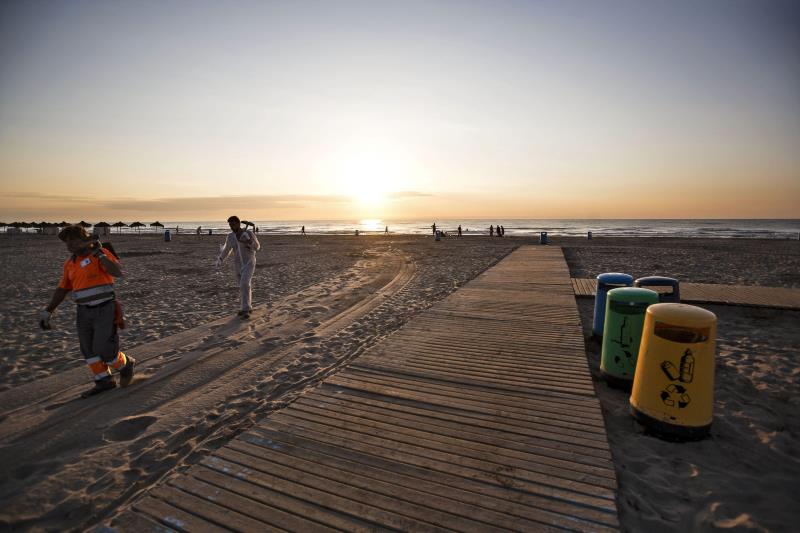 Segons les dades de l'INE, el 59% dels ocupats estrangers treballen en feines elementals.