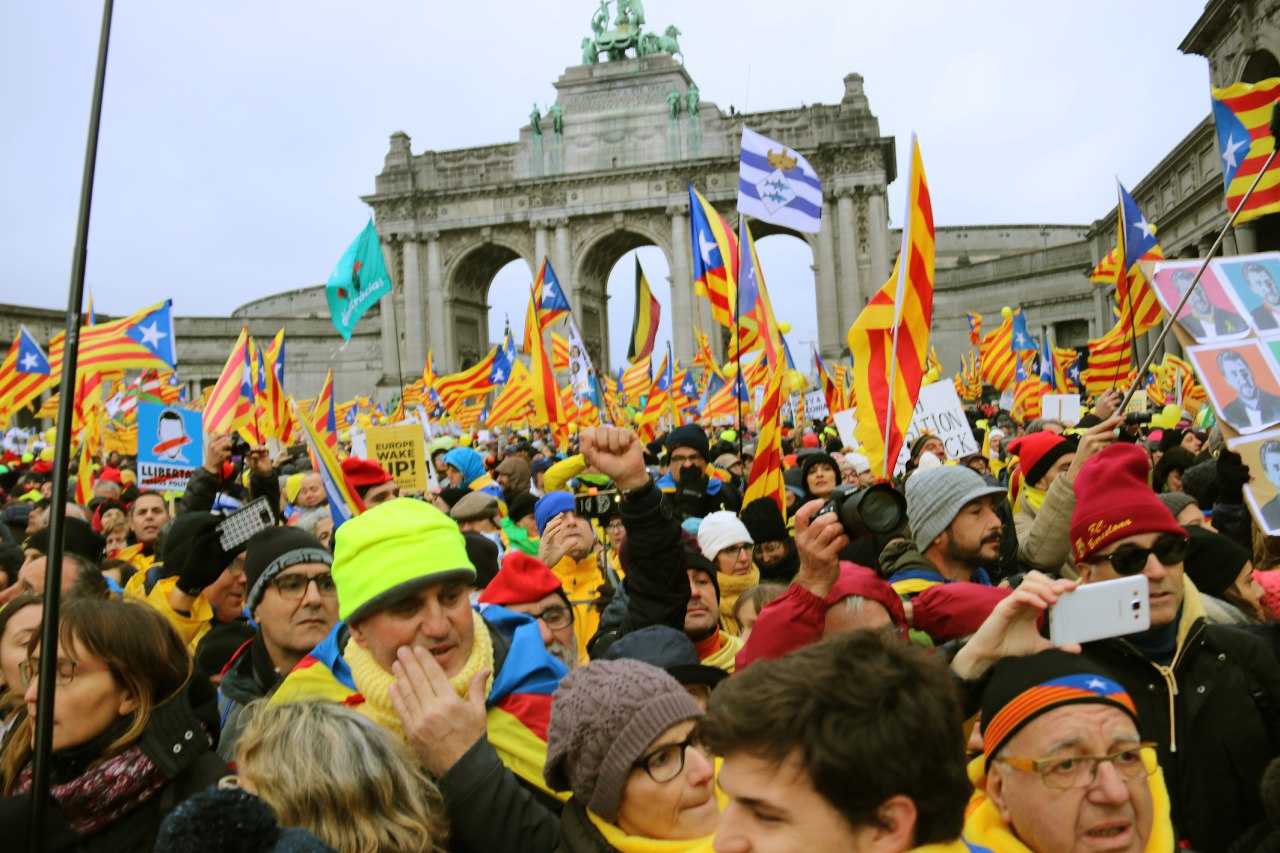 La gran afluència de manifestants ha obligat a modificar el recorregut de la marxa