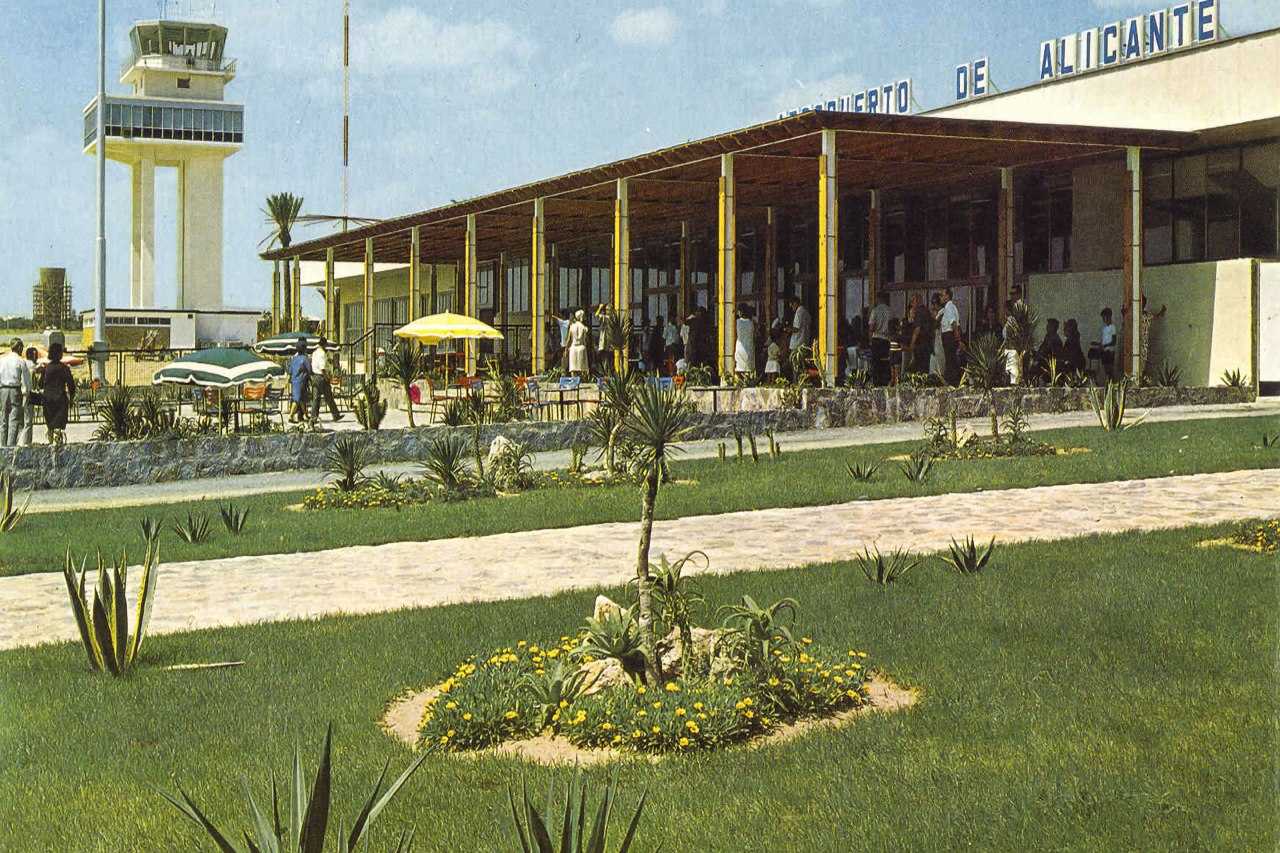 Imatge de la zona d'arribada de passatgers als anys 60.