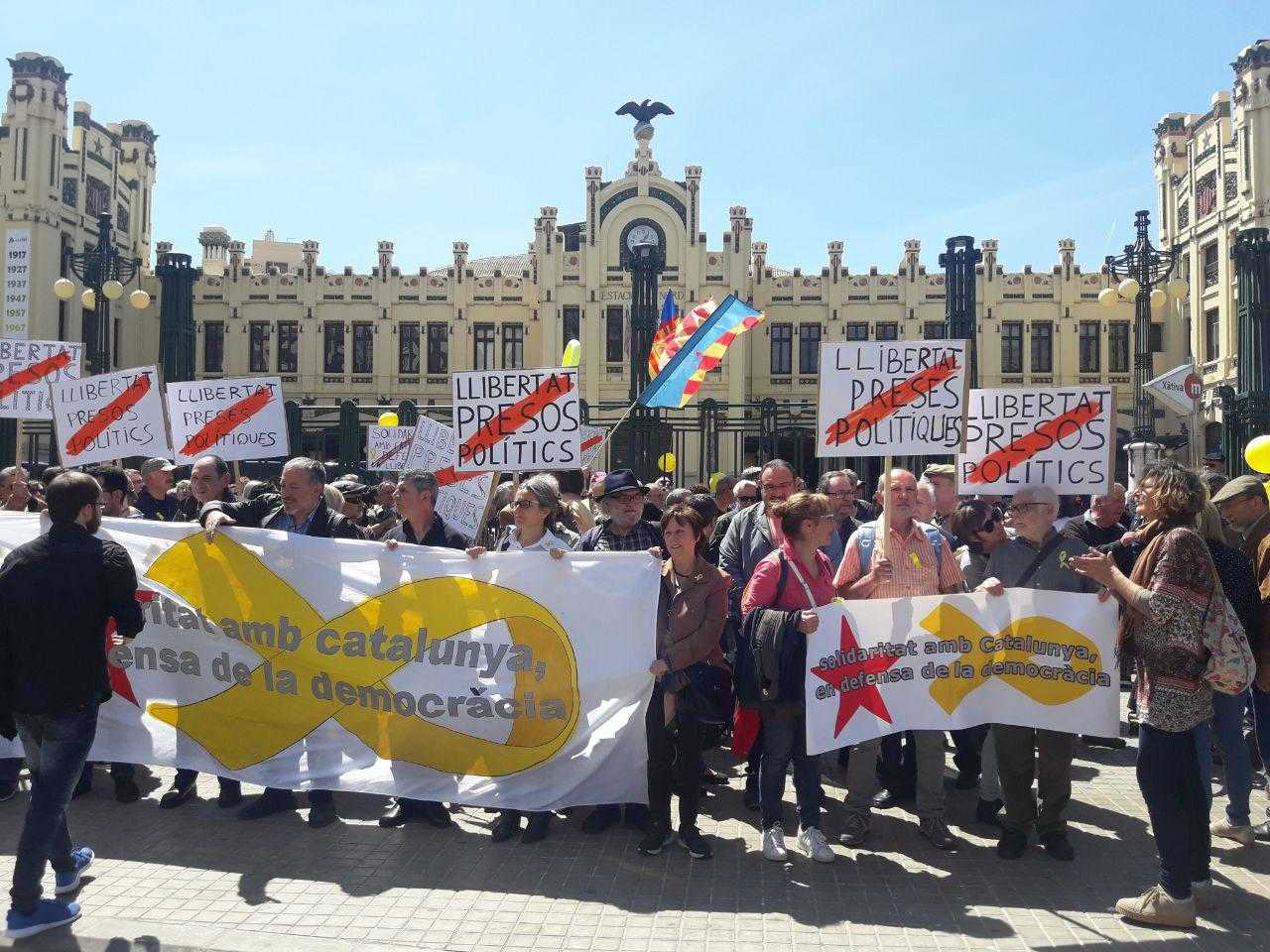 Els manifestants s'han reunit a les 13 hores en l'Estació del Nord