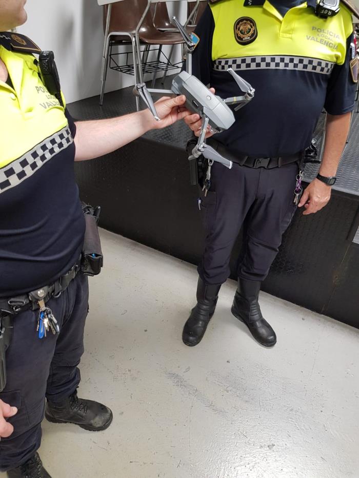 El dron està en dependències policials a la disposició de l'Agència Espanyola de Seguretat Aèria.