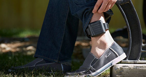 "Dispositius com les polseres telemàtiques i permet reaccionar amb major marge, a més de l'efecte dissuasori" destaca Mònica Álvaro, portaveu adjunta del Compromís a les Corts