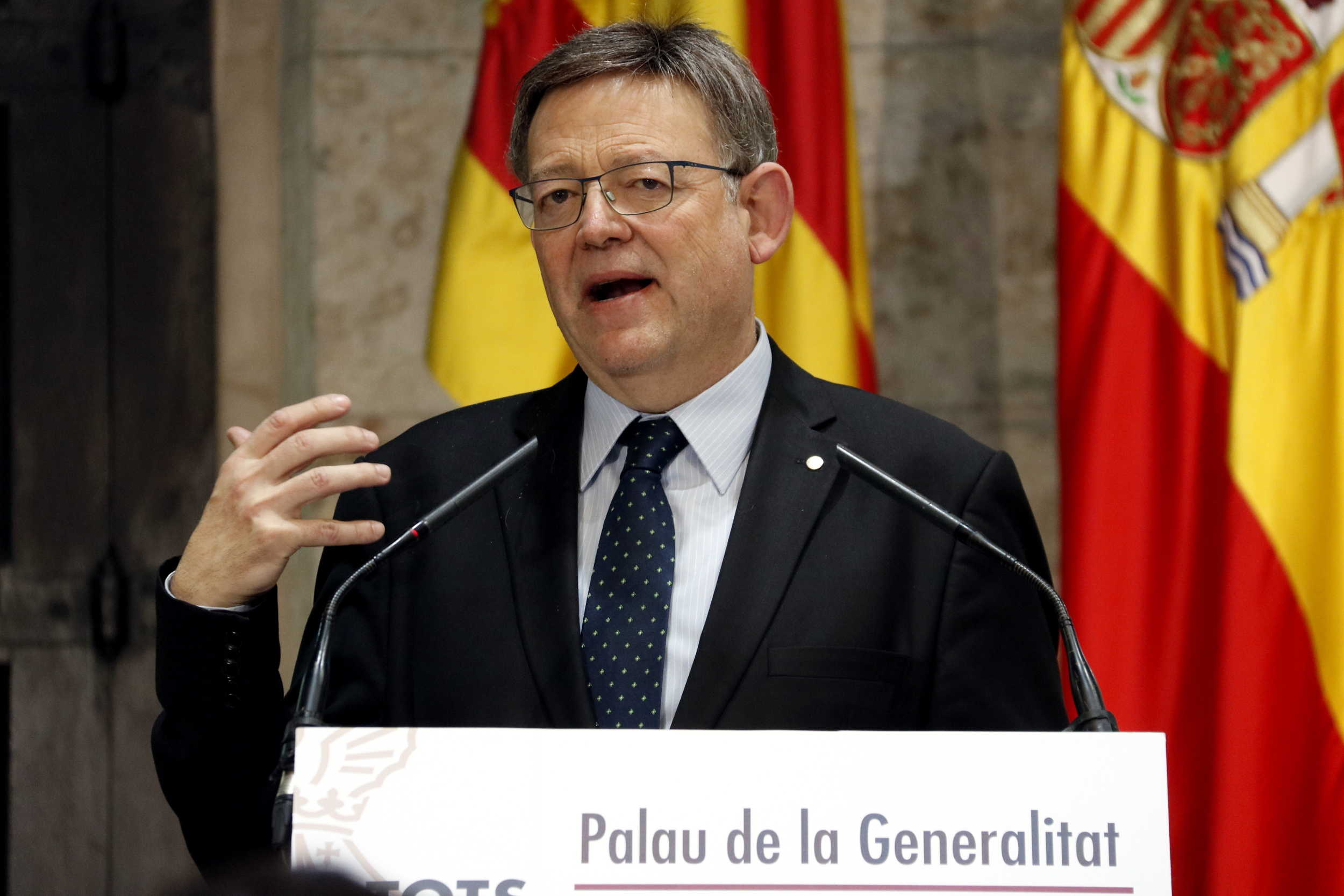 El president de la Generalitat Valenciana, Ximo Puig  creu que l'estudi de les llengües cooficials ajudaria a superar la desafecció, generant nous afectes