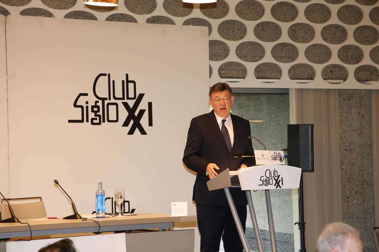 El president de la Generalitat, Ximo Puig, durant la seua intervenció al desdejuni organitzat pel Club segle XXI a Madrid.