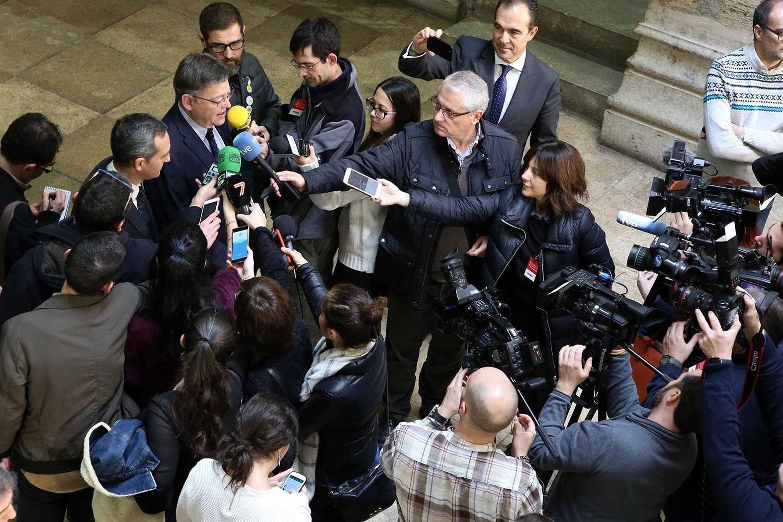 El president de la Generalitat, Ximo Puig, i el president de la Diputació d'Alacant, César Sánchez, després d'una reunió al Palau de la Generalitat.