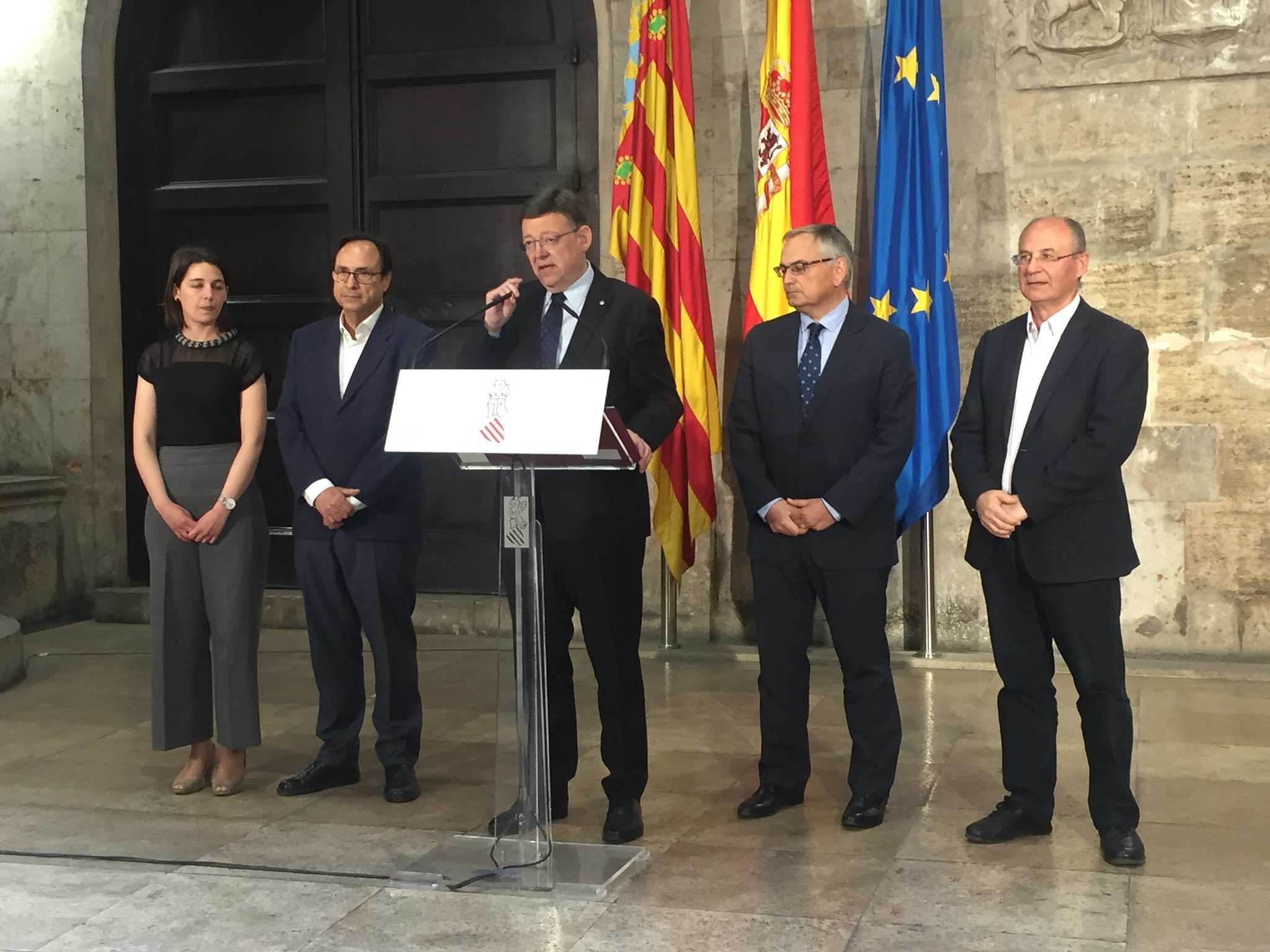 Ximo Puig s'ha reunit amb altres membres del seu govern per a analitzar la situació del transport metropolità de València.