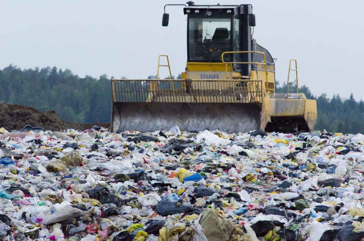 El grup de treball considera necessari desenvolupar alternatives més sostenibles als materials emprats per a fabricar els productes destinats al consum.