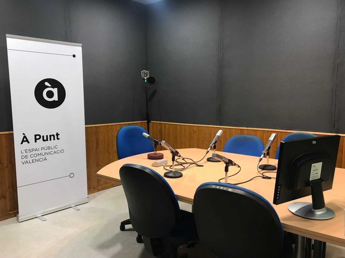 Des de fa unes setmanes À Punt ràdio emet en proves.