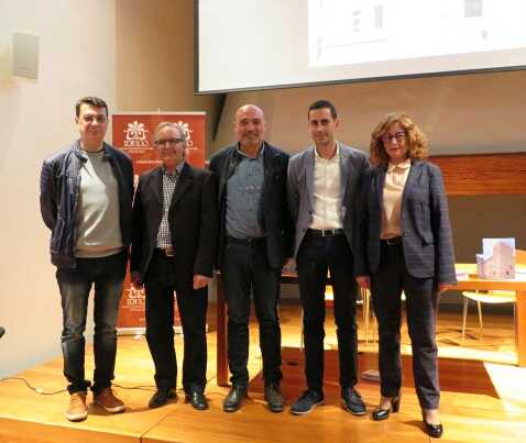 Rafael Roca, Alfred Ramos, Xavier Rius, Elvira García i Carlos Fernández Bielsa en la presentació de la revista 'Annals'