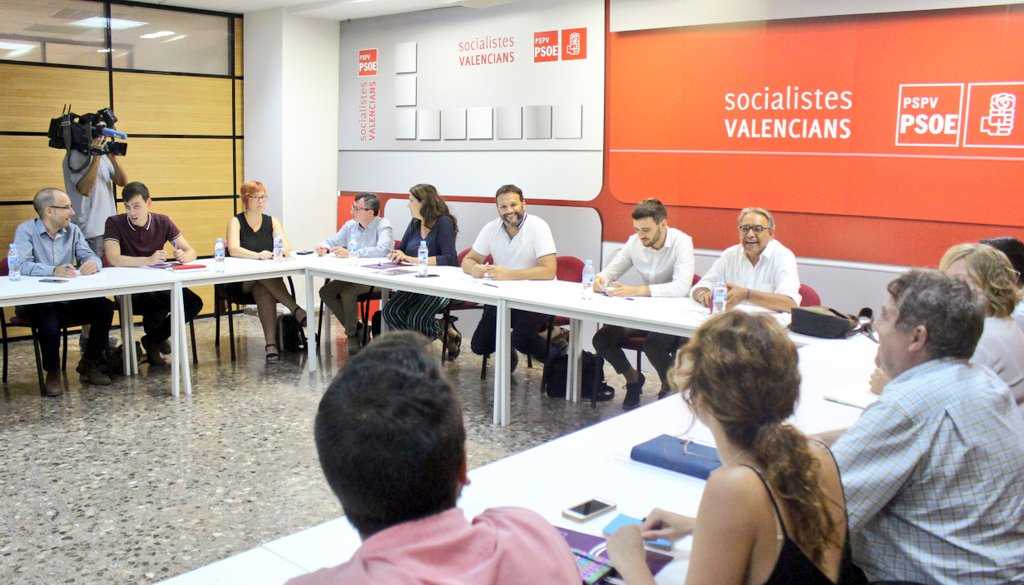 Representants de Podem, Compromís i PSPV reunits aquest dijous a la seu socialista.