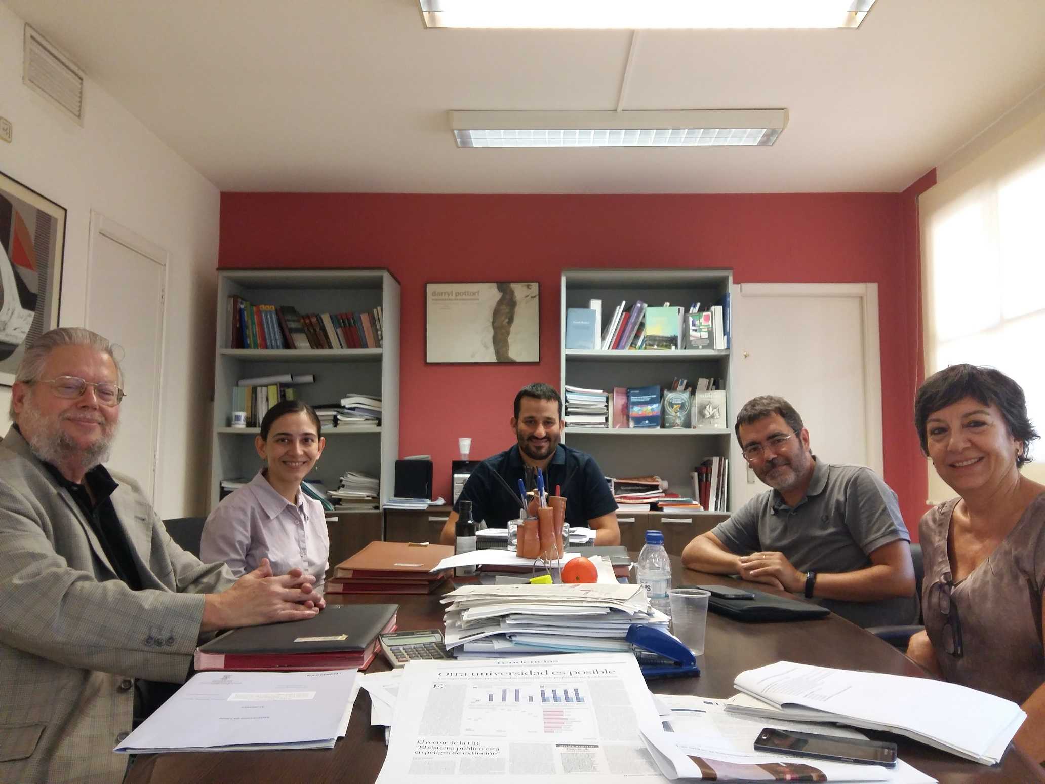 El conseller Marzà, reunit amb els investigadors valencians participants en el projecte guardonat amb el Nobel de Física 2017.