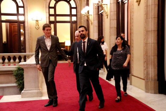 El president del Parlament, Roger Torrent, eixint de la reunió encapçalada per ell i el president Torra aquest dijous.