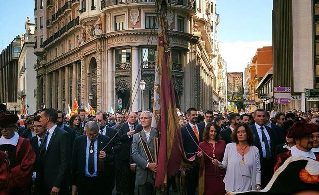 Joan Ribó i la resta de la corporació municipal durant la celebració del 9 d'octubre de 2015.