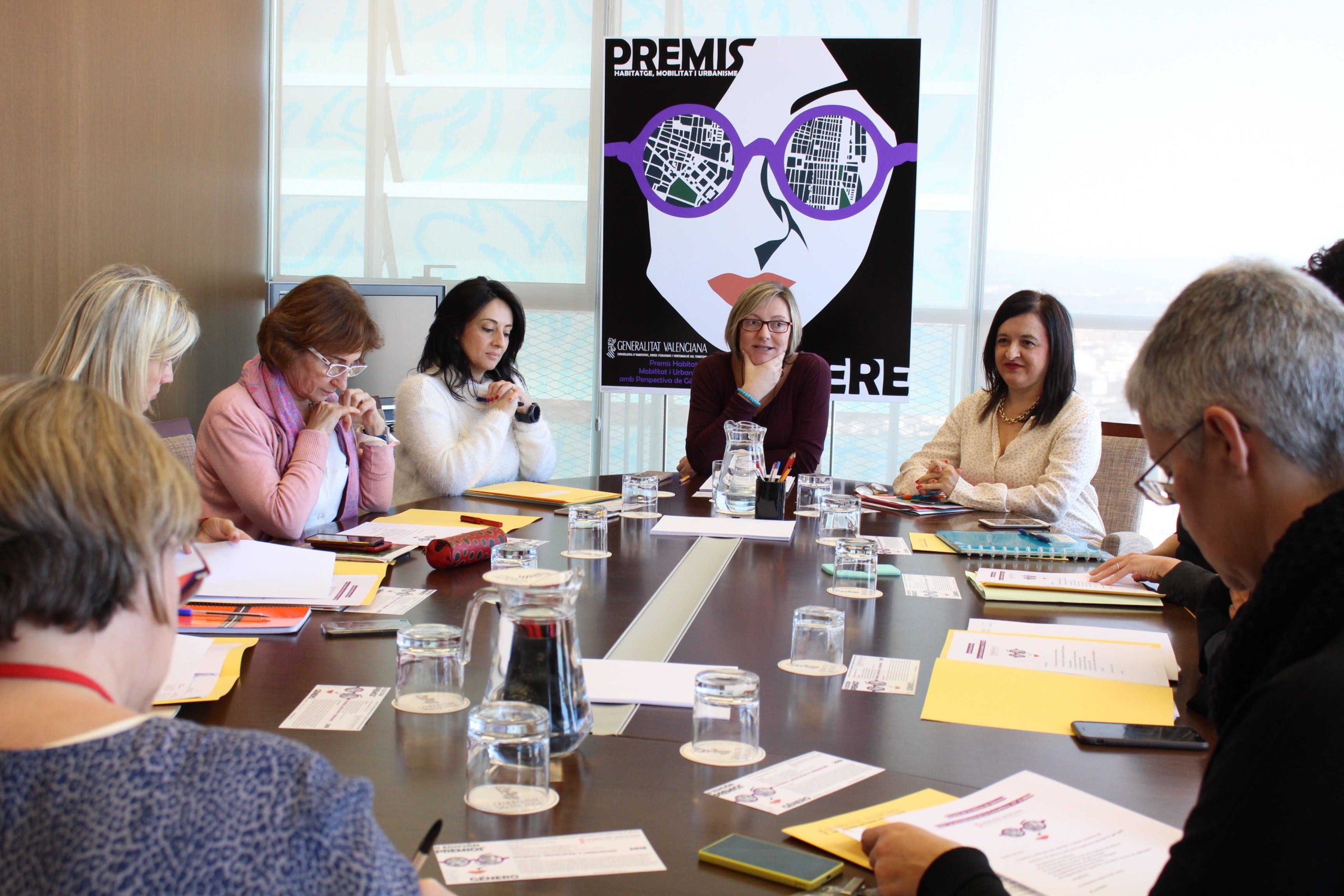 Salvador ha mantingut una reunió amb la Taula de Gènere, que ha fet balanç de les mesures aplicades per a prioritzar a les dones víctima de violència de gènere o en exclusió social