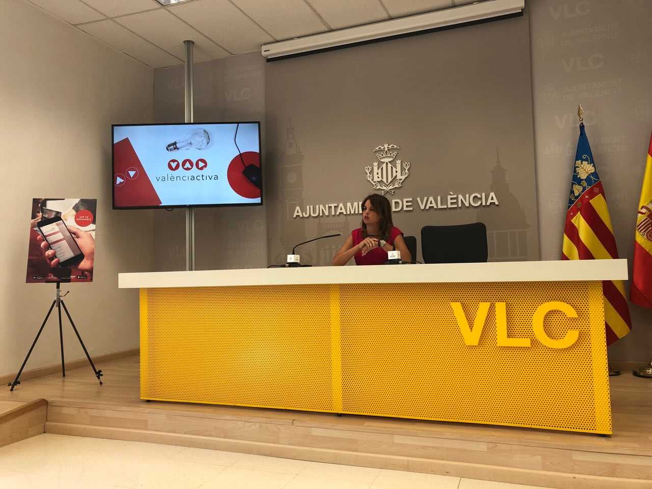 L'eina proporciona informació sobre els cursos de formació i sobre les ofertes de treball disponibles des de València Activa.